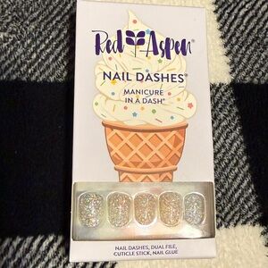 Red Aspen Nail Dashes